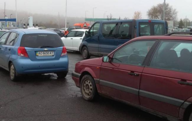 На пункті пропуску в Угорщину утворилася величезна автомобільна черга