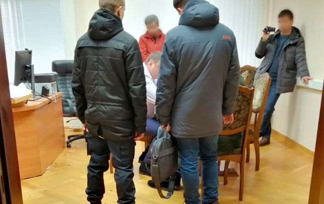 Полиция задержала на взяточничестве чиновиника Государственной судебной администрации