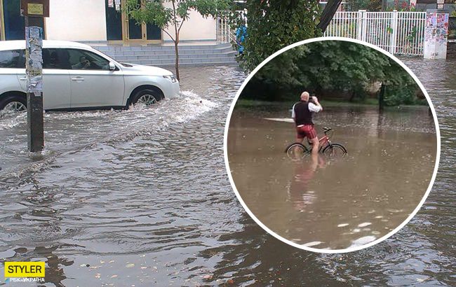 В сети показали видео последствий стихии в Крыму: полуостров "ушел под воду"