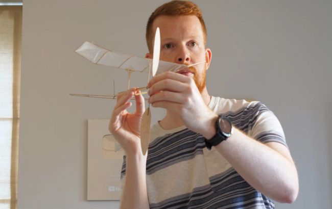 Инженер напечатал на 3D-принтере самолет, который заряжается за 4 секунды: как он выглядит