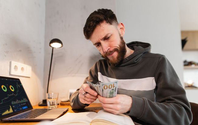 Курс пішов угору: скільки сьогодні коштує 100 доларів у банках