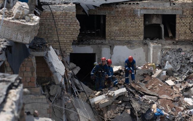У Києві вже 15 загиблих внаслідок нічного обстрілу РФ