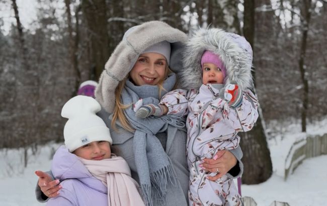 Лилия Ребрик показала идеальный зимний образ для прогулок с детьми
