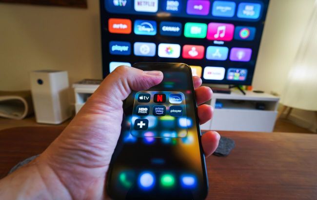 Telegram, Facebook та TikTok: де українці читають новини та дивляться серіали