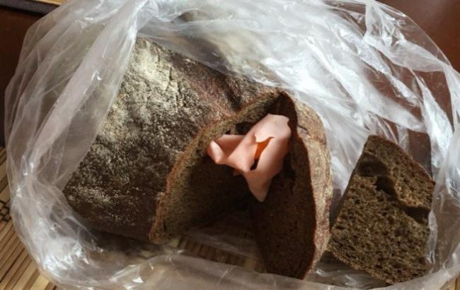 В окупованому Севастополі продають хліб з гумою