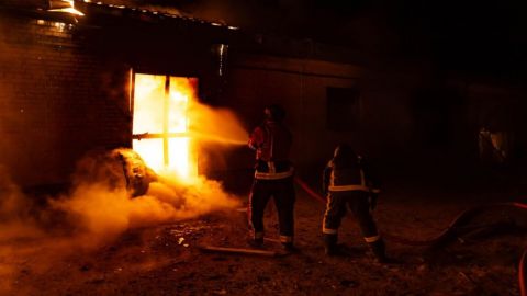 Київ вночі атакували десятки дронів, є постраждалі та руйнування, - КМВА