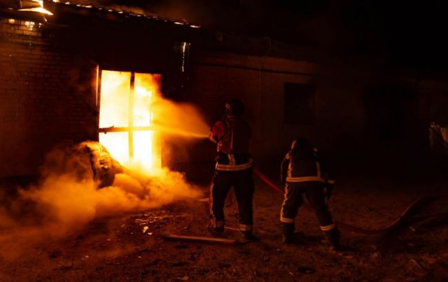 Киев ночью атаковали десятки дронов, есть пострадавшие и разрушения, - КГВА