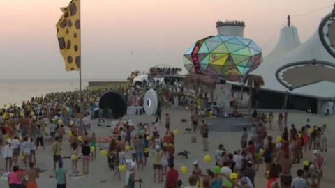 "Щастя там більше не живе": в мережі показали, як виглядає місце проведення "Каzантипу" у Криму (відео)