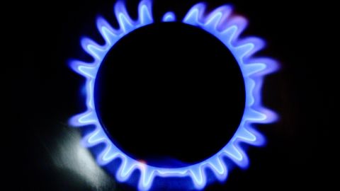Почти 30 поставщиков снизили цену газа для населения за январь задним числом