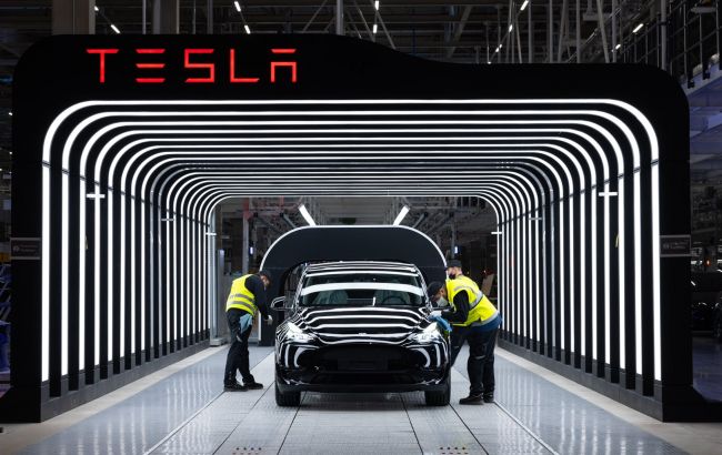 Власники Tesla скаржаться на "фантомне" гальмування
