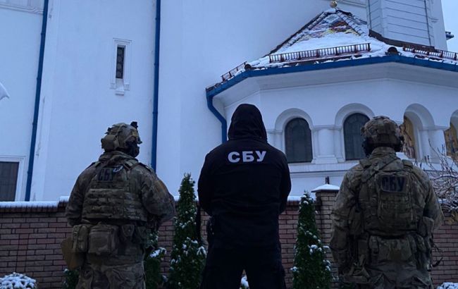 СБУ нашла удостоверение оккупантов и методички из Москвы в церкви МП на Буковине