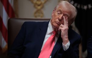 США та Іран зупиняють взаємні атаки та сідають за стіл переговорів