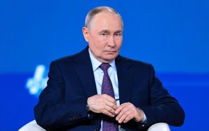 У Путина есть конкретный дедлайн, к которому не сядет за стол переговоров, - FT