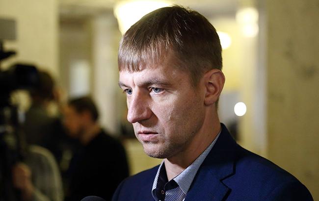 "Прячет на закрытой парковке": Гаврилюк катается на авто, которое должен был передать АТОшникам (видео)