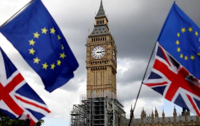 Парламент Британии решил отложить Brexit