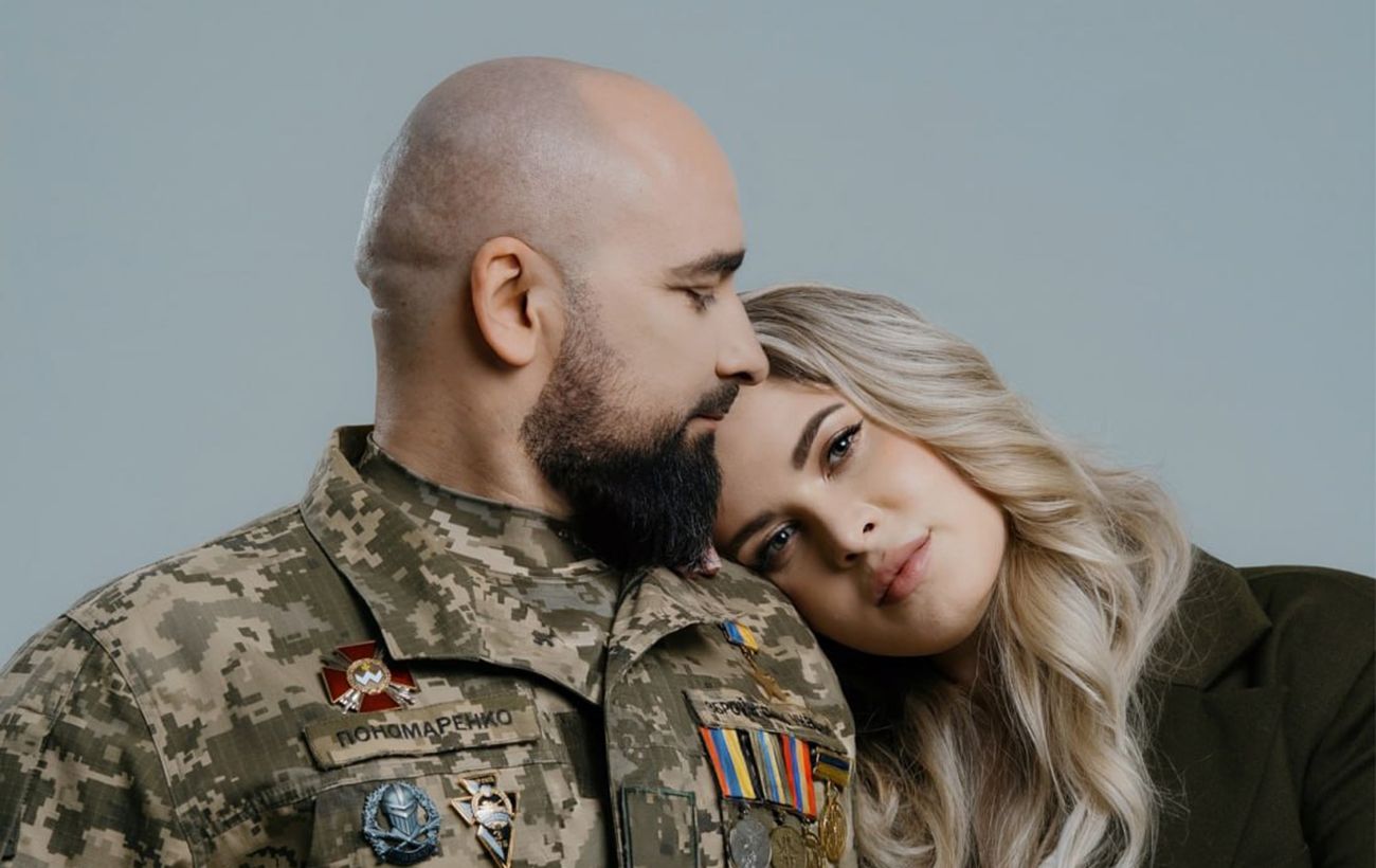 "Доведеться сісти в крісло колісне". Відома ведуча вперше розповіла про невиліковну хворобу чоловіка-ветерана