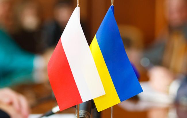 Вандали напали на консульство України в Польщі