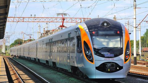 УЗ возобновляет курсирование поездов между Львовом и Ровно