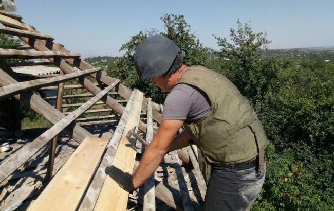 В Авдеевке продолжают восстанавливать поврежденные здания местных жителей