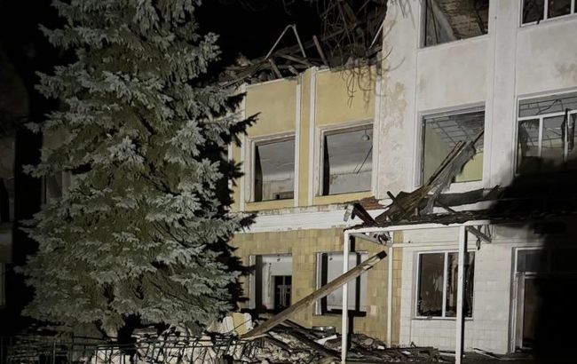 Війська РФ завдали ракетного удару по центру Курахового Донецької області (фото наслідків)