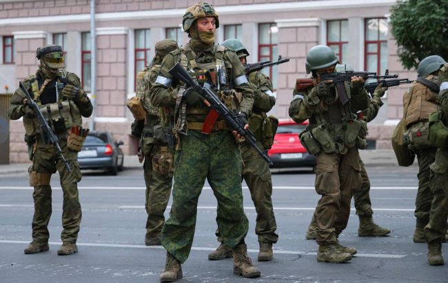 Біля штабу армії РФ у Ростові чути стрільбу та вибухи. У місцевих паніка