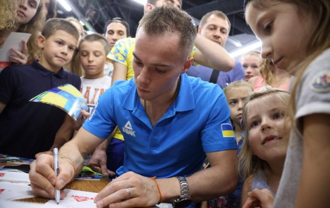 "Вот те мяч, иди фигачь!": молодой чемпион Олег Верняев поделился с фанами секретами спортивных побед