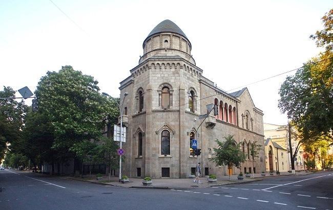 На Печерске отремонтирована ливневая канализация и начат ремонт подъездов