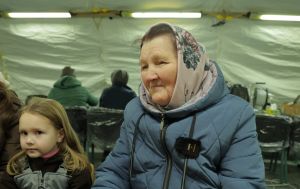 "Никто никуда не поедет". Репортаж с Троещины, где люди живут без отопления