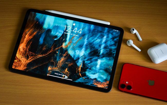 Не лише новий iPhone: Apple готує AirPods 5 і перший OLED iPad mini