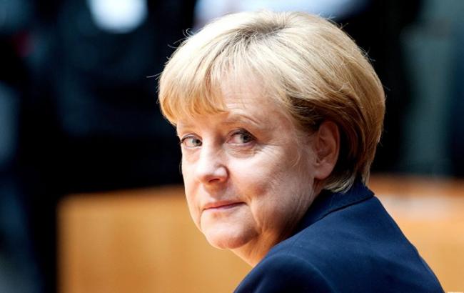Меркель: Украина должна бороться с коррупцией и влиянием олигархов