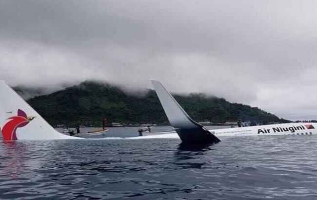 У Мікронезії пасажирський літак здійснив посадку у море