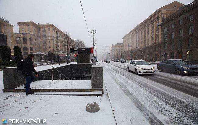 В Киеве завтра ожидается снег и гололедица на дорогах