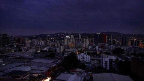 Гуайдо призывает ввести ЧП в Венесуэле