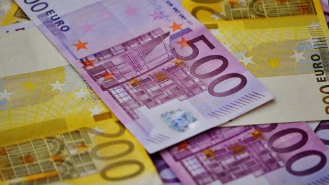 НБУ опустил курс евро ниже 29 гривен