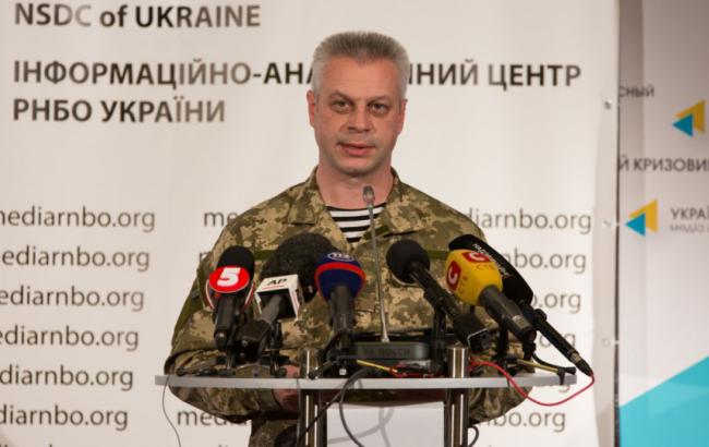 Лысенко: силы АТО не используют тяжелое вооружение в ответ на обстрелы боевиков