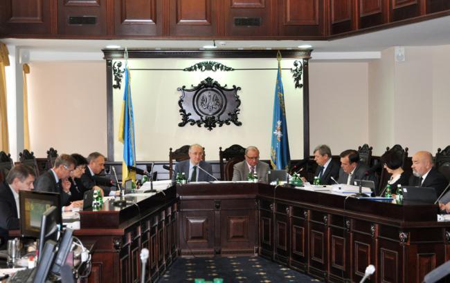 ВККСУ знову на місяць продовжила термін відсторонення судді Оберемко