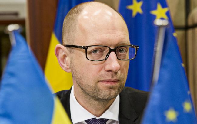 Жодних компромісів за рахунок суверенітету України бути не може, - Яценюк