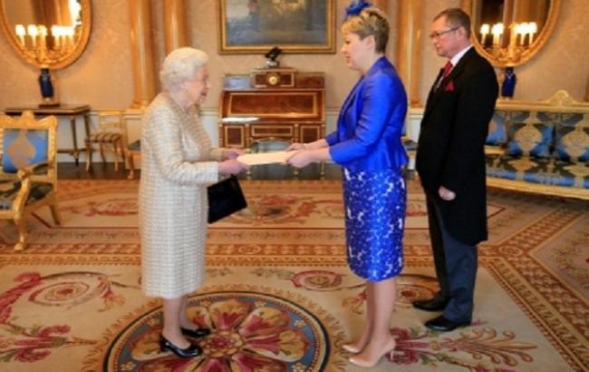 Посол Украины вручила британской королеве верительные грамоты