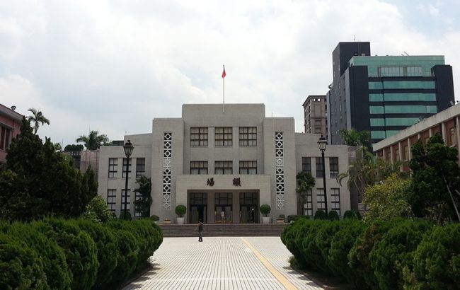 На Тайване протестующие попытались захватить здание парламента