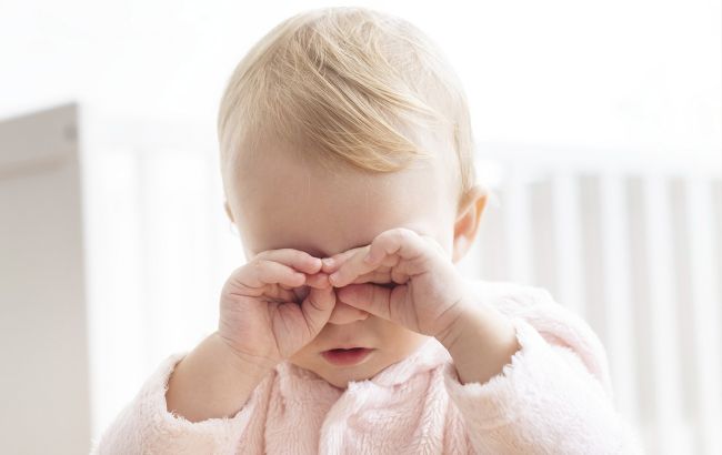 Чому малюка віком до року має тричі оглянути дитячий окуліст?