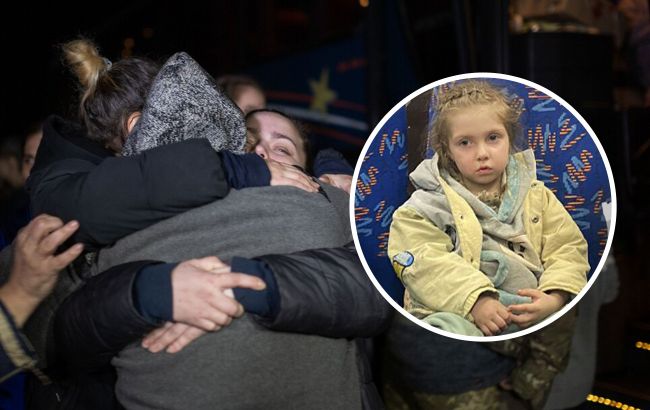 Медикиня Вікторія з "Азовсталі" не може зустрітися з донькою Алісою: шукає очима п'ятирічних дівчаток на вулиці