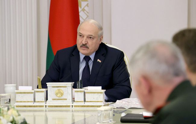 Жена Лукашенко, силовики и компании: Украина ввела санкции против Беларуси