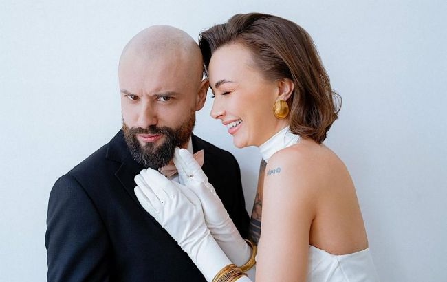 Импровизированный танец и поцелуи: Виктор Розовый показал счастливые кадры с собственной свадьбы