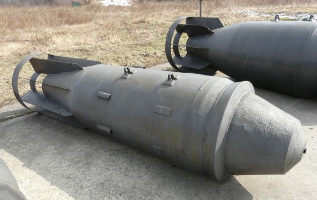 Ворог вдарив ФАБ-500 по центру Слов'янська: зруйновано багатоповерхівку, є поранені