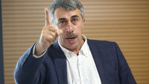 Комаровський назвав напої, які категорично не можна пити дітям