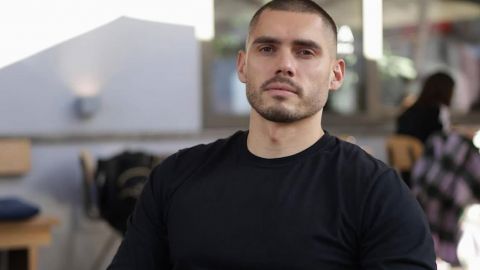 Популярний український телеведучий показав брутальний образ (фото)