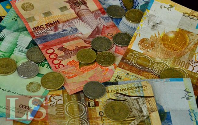 Тенге оновив мінімум з переходом на плаваючий курс