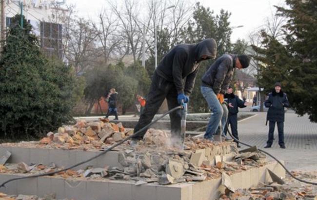 В Измаиле снесли еще один памятник Ленину