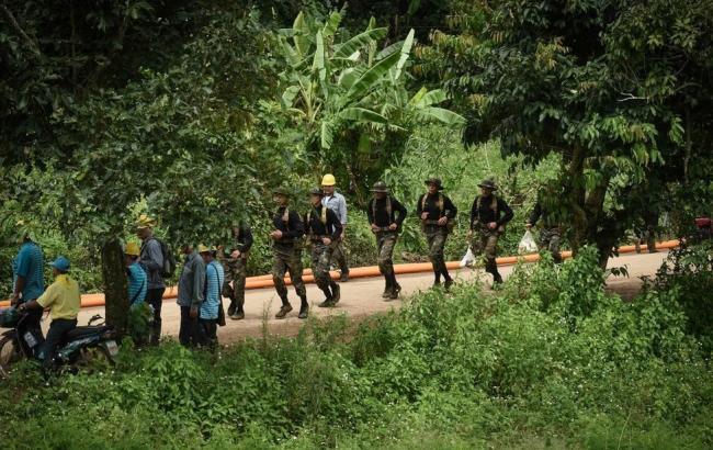 Спасатели освободили первых двух детей из пещеры в Таиланде