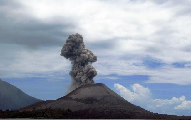 На Бали объявлен повышенный уровень опасности из-за извержения вулкана